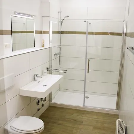 Im Ostseebad In Strandnaehe, Kurhaus Nordstrand,naehe Binz Und Sellin Apartment *
